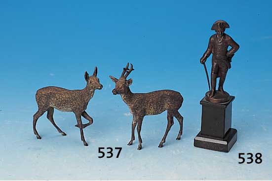 Kleine Bronzefigur, deutsch, Berlin, um 1900, Darst. des Alten Fritz, Serpentin- sockel, Gesamthöhe ca. 12 cm