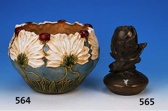 Grosser Blumenbertopf, deutsch, um 1900, Steingut, reich reliefiert und bunt bemalt mitBlten, Knospen und Blattwerk, H. ca. 27 cm, D. ca. 37 ...