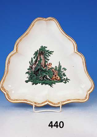 Schale, Meissen, um 1774 - 1814, Porzellan, Marcolinizeit, mittig sehr feine Bemalung, Watteauszene, verliebtes Paar m. zwei Schafen,reiche ...