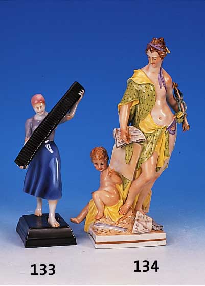 Skulptur, KPM, Berlin, 18. Jh. , Porzellan Hausmalerei, allegorische Darstellung, Brand- rissig, H. 29.5 cm