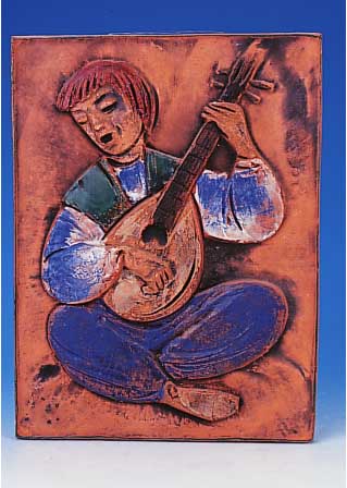 Drei Wandbilder, Karlsruher Majolika, Entwurf 30er Jahre, versch. Musikantendarstellungen,teils bunt glasiert, je ca. 41 x 31 cm