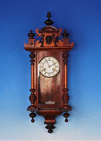 Wanduhr, Junghans, um 1910, verziertes Holz-geh„use, Originalaufsatz, dreiseitig verglast,zweigeteiltes Metallzifferblatt, skelett. ...