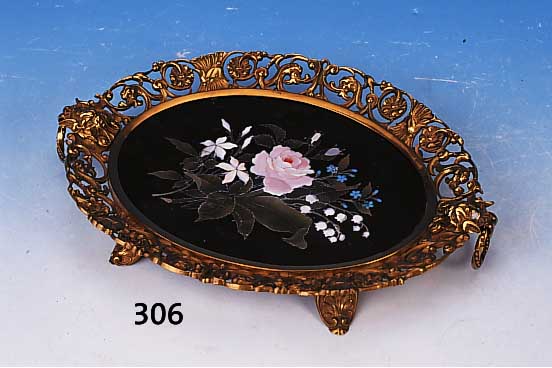 Schale, Italien, um 1890-1900, mittig feine florale pietra-dura-Arbeit mit Rose, Meiglöck-chen und Vergißmeinnicht, verg. Metallmontur, ca. 20 x ...