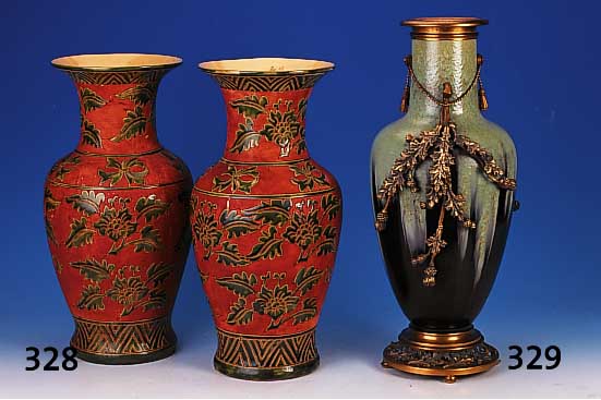 Grosse Vase, Turn & Teplitz, um 1900, Feinsteinzeug mit schwarz-grn verlaufender Glasur, schwere Bronzemontur in Form von Disteln, H. ...