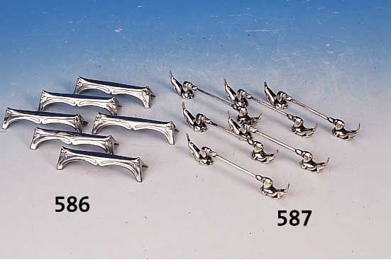 Sechs Messerb„nkchen, deutsch, WMF, um 1910, Metall versilbert, in Form von je zwei Dak- keln, durch St„be verbunden, L. je ca. 12,5 cm