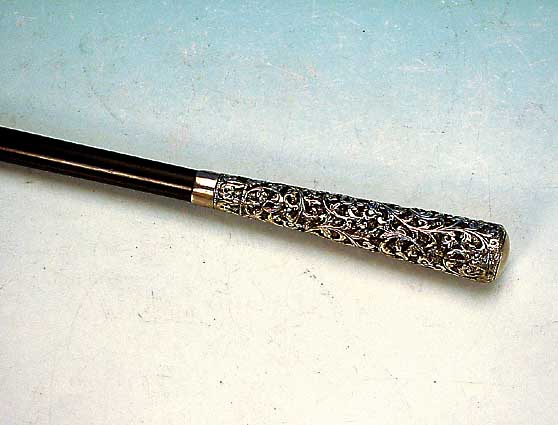 SPAZIERSTOCK, PERSIEN, UM 1900, GRIFF SILBER, REICH RELIEFIERT MIT ROCAILLEN, SCHUSSERNEUERT, L. CA. 94,5 CM