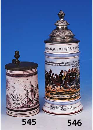 kleine Zinndeckelkrug, 18. Jh., Fayence, Landschaftsdekor mit Häusern, l.am Rand best. haarrissig, H. 14.5 cm