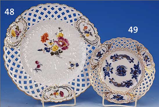GROSSES KELCHGLAS, DEUTSCH, UM 1900, FARBLOSES GLAS MIT AUFGELEGTEM GEKNIFFENEM WELLENRAND, LüSTRIERT, H. CA. 29 CM
