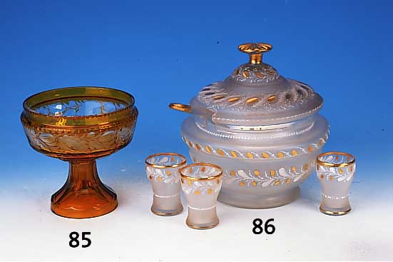Bowlegef„ss mit sechs Bechern und Kelle, deutsch, um 1850-60, farbloses mattiertes Glas, geschliffen, Goldstaffage berieben, H. ca. 27 ...