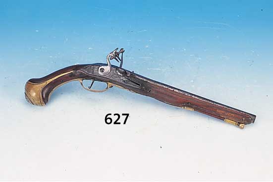 Pistole, Lüttich, um 1750-60, Nußbaumschaft mit Messingapplikationen, diese besch. und z.Tfehlend, Schloß ziseliert, L. ca. 48 cm