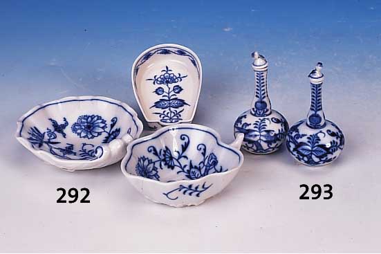 Paar Flakons, Meissen, um 1900, Porzellan, Zwiebelmuster, H. ca. 8,5 cm