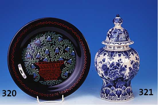 Teller, Kalsruhe, um 1912, Entwurf Kusche, Nr. 1139, Keramik, bemalt, Blumentopfdekor, D. 37.5 cm