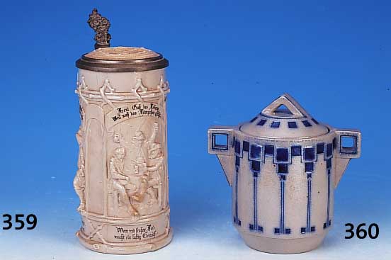 Deckelkrug, Mettlach, Villeroy & Boch, um 1895, Feinsteinzeug, reliefiert, mit Trink- spruch, H. 25 cm, num. 1005