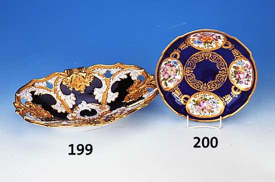 Schale, Meissen, Mitte 20. Jh., Porzellan kobaltblaugrundig, reiche Goldstaffage, L. 33 cm, prunkvoll
