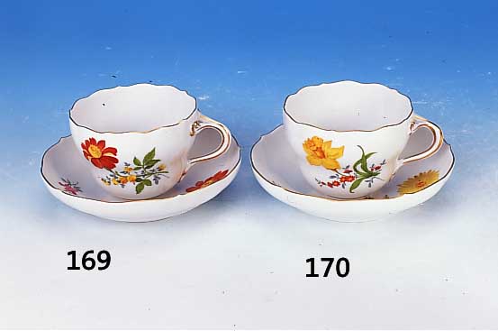Tasse mit Untertasse, Meissen, 20. Jh., 1. Wahl, Porzellan, Blume II, Goldrand, H.7cm