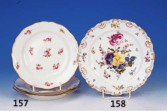 Teller, Meissen um 1880/90, Porzellan, 2. Wahl, Blumenbouquet, Goldstaffage, l. berieben, D. 22 cm