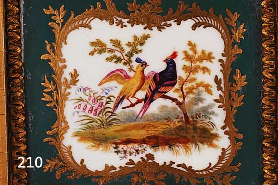 Porzellanplatte, Sevres, um 1774, Vogeldekor, grner Rand, Goldstaffage, 10.5 x 11 cm, Rahmen neu gefaát und mit Alterssch„den, ...