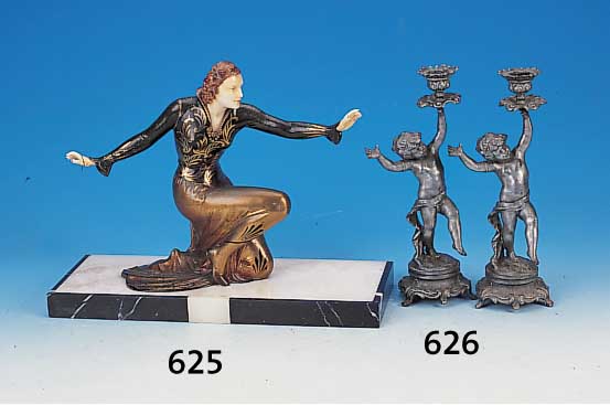 Paar Kerzenleuchter, Frankreich, um 1900, Zinnguß, mit vollplastischen Putti, H. je ca. 29 cm