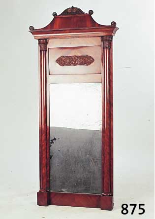 Wandspiegel, norddeutsch, um 1830, Pyramidenmahagonifurnier gespiegelt, aufge- legte florale Schnitzereien, orig. Glas blind,ca. 153 x 70 ...