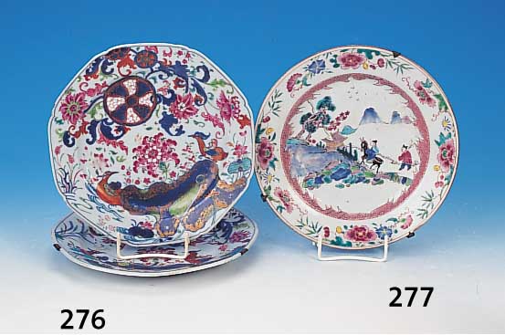 Zwei Teller, China, um 1790/1810, Porzellan, bemalt, D. 20 cm, min. an den Rändern best.