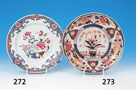Teller, Japan, um 1770/80, Arita, Porzellan, Goldstaffage, D. 23 cm, leicht am Rand best.