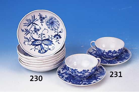Sechs kleine Teller, Meissen, 2. H„lfte 20. Jh., Porzellan, blaue Bemalung, Zwiebelmus- ter, D. ca. 14 cm