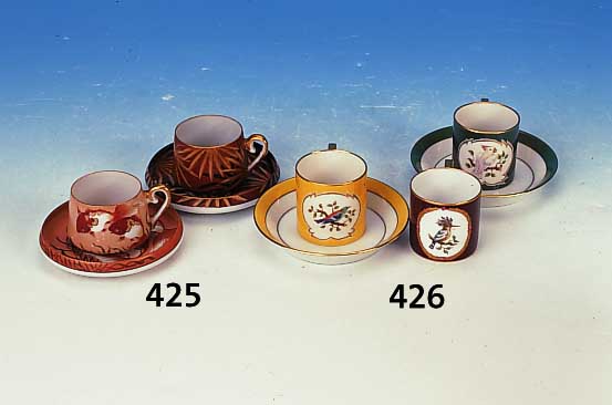 Zwei Tässchen mit Untertassen, China, um 1900, Porzellan, sog. Eierschalenporzellan, gute Qualität, Bemalung in Rot- u. Brauntönen, 1 x ...
