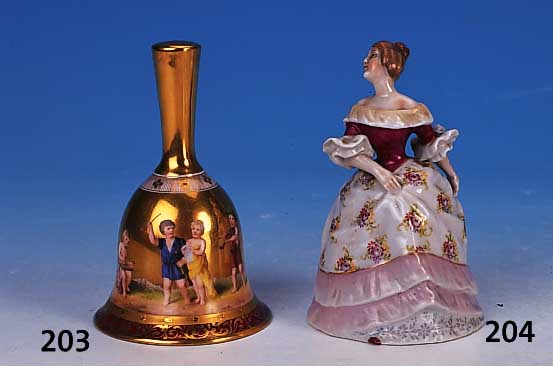 Zwei Tischglocken, Porzellan, 1 x Plaue, um 1910, Dresden, purpurfarb. Bemalung, floraler Dekor, Goldstaffage, H. ca. 9,5 cm; 1 x wohl Volkstedt, ...