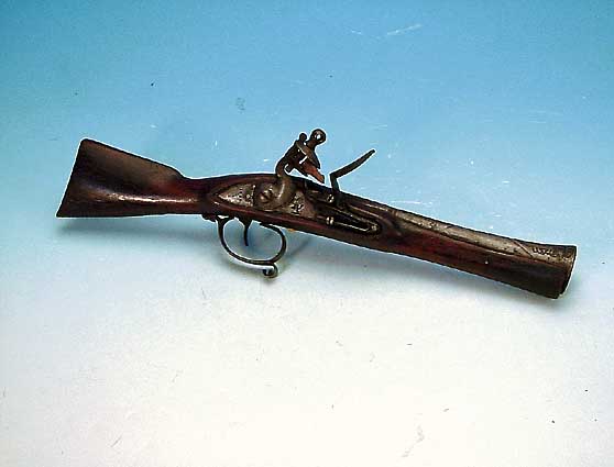 Pistole, England, bez. 1808, Marke Löwe mit Krone, verzierter Lauf, Steinschloß, L.47 cm, Dekorationsstück, beschädigt