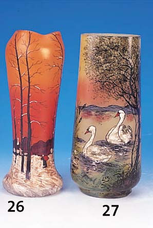 Vase, Frankreich, wohl Legras, 20er Jahre, farbl. Glas orangerot gespritzt, bunte Email- malerei einer Winterlandschaft, H. ca. 27,5 cm