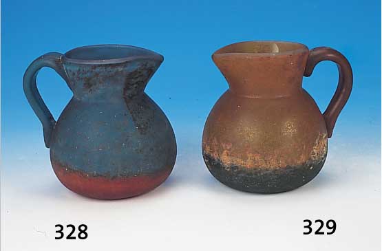 Henkelkrug, Frankreich, George de Feur, 20er Jahre, pate-de-verre mit orangeroten und grünblauen Einschmelzungen, H. ca. 18 cm