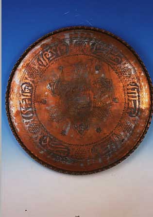 GROßES RUNDES TABLETT, WOHL SYRIEN, UM 1900 KUPFER GETRIEBEN, ZISELIERT, D. 80 CM