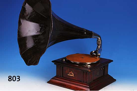 Trichter-Grammophon, His Masters Voice, Holzgeh„use, Doppelaufwerk, gute Klangquali- t„t, mit Nadeldose, dazu 25 Schellackplatten aus den ...