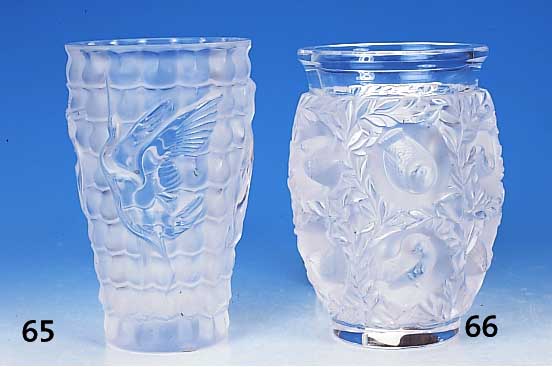 Vase, Lalique, 20. Jh, farbloses Glas, Kra- nichdekor, z.T. mattiert, H. ca. 17.5 cm