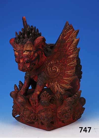 Skulptur, Indonesien, 19./20. Jh. Holz geschnitzt, bemalt, berieben, Drache H. ca. 50 cm