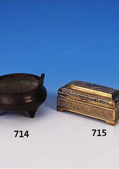 Dreifußgefäß, China, 2. Hälfte 18 Jh., Bronze, gewachsene Patina, D. 17 cm