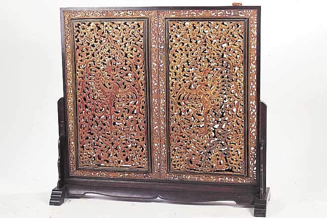 TEIL EINES ZIER-FENSTERS, THAILAND, 2. HäLFTE 19. JH., , HOLZ GESCHNITZT, MIT DURCHBRUCHARBEIT, STIL. VOGELDEKOR UND STIL. BLUMEN, ...