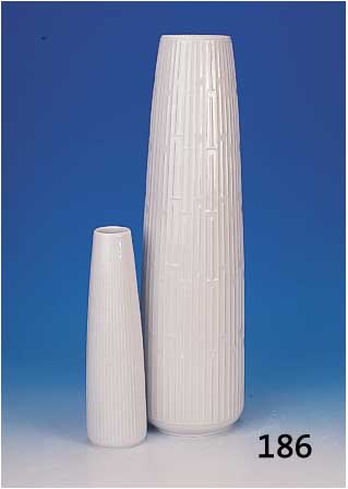 Zwei Vasen, Meissen, 60er Jahre, Porzellan weiß, H. 60.5 cm und 32.5 cm