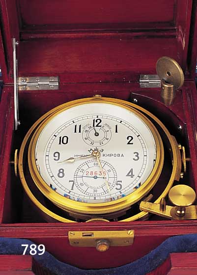 Schiffschronometer, Kierov, wohl 80er Jahre, Kasten und Überkasten Mahagoni, Ledertrage- gürtel, kardanische Aufhängung, Zifferblatt ...