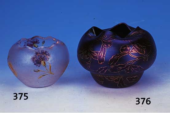 Vase, Frankreich, 20er Jahre, farbloses Glas, geschnitten, mit Emailbemalung, Gold- staffage, H. 9 cm, D. 11.5 cm