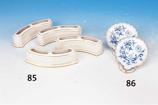 Paar Schälchen, Meissen, um 1865-70, 2. Wahl, Porzellan, blaues Zwiebelmuster, Goldrand, D. ca. 11 cm