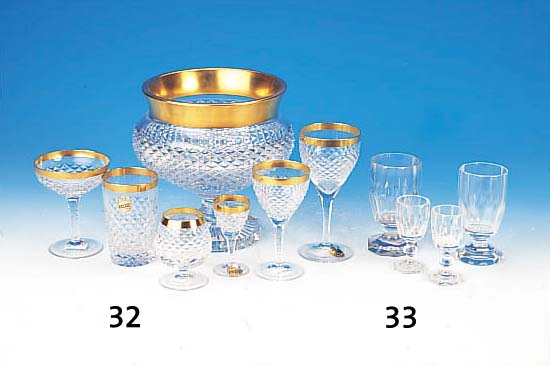 KARAFFE UND 24 VERSCH. GLäSER, DEUTSCH, UM 1870, FACETTIERTES GLAS, MIN. ALTERSBEDINGT,BEST., 7 BECHERGLäSER, FüNF LIKöRGLäSER UND 12 ...