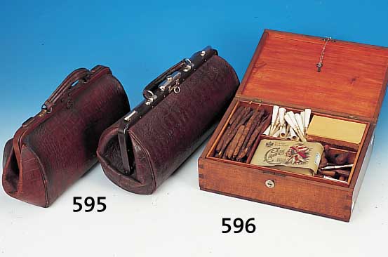 Raucherkästchen, deutsch, um 1900/20, versch. Inhalt, u.a. handgedrehte Zigarren, Mundstücke, Zigarillos in alter Schachtel 14 ...