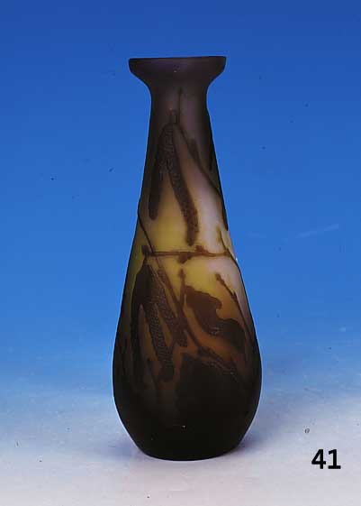 Vase, Frankreich, sign. Gall‚, um 1920-25, Schichtglas mit violetten und grnen Ein- puderungen, braun berfangen, geschnitten und ...