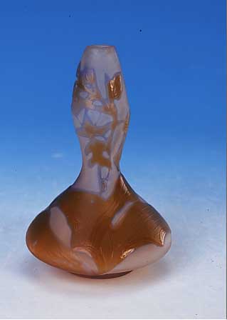 Vase, Frankreich, sign. Gallé mit Stern, um 1908-12, farbloses Glas violett und ber- steinfarben überfangen, geshcnitten und ...