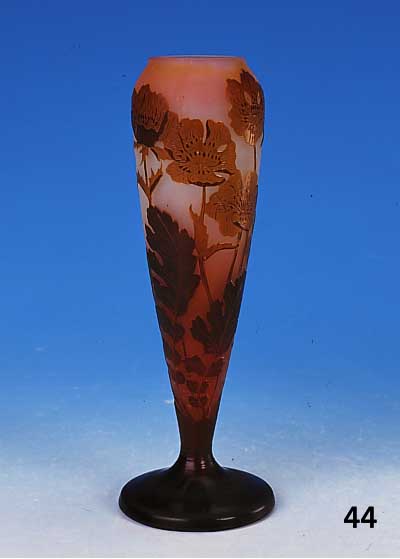 Vase, Frankreich, um 1908-12, sign. Gall‚, mit rosa Einpuderungen, braun und weinrot berfangen, geschnitten und geschliffen, floraler ...
