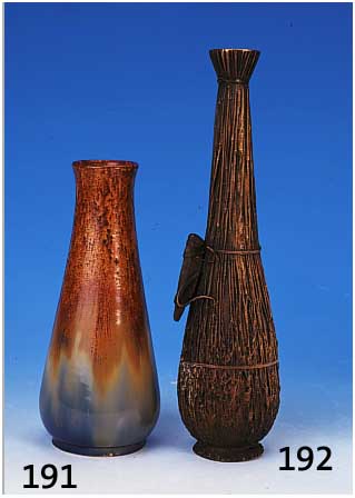 Vase, Japan, um 1900, Bronze, mit vollplas- tischer Grillenfigur, H. ca. 28,5 cm