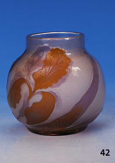 Vase, Frankreich, sign. Gall‚, um 1900-04, Schichtglas mit violettem und braunem šber- fangen, geschnitten, geschliffen und poliert, floraler ...