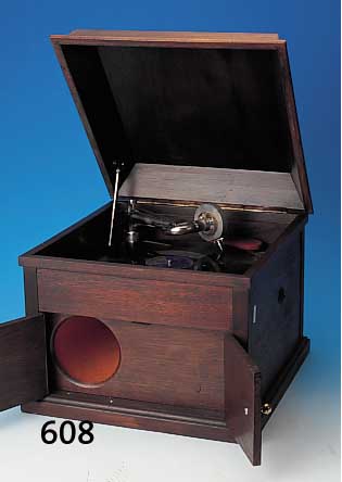 Tischgrammophon, deutsch, 30er Jahre Eichefurnier, dazu 1 Album mit 12 SChlager- platten und 15 Klassik-Platten Platten 30-60erJahre, intakt