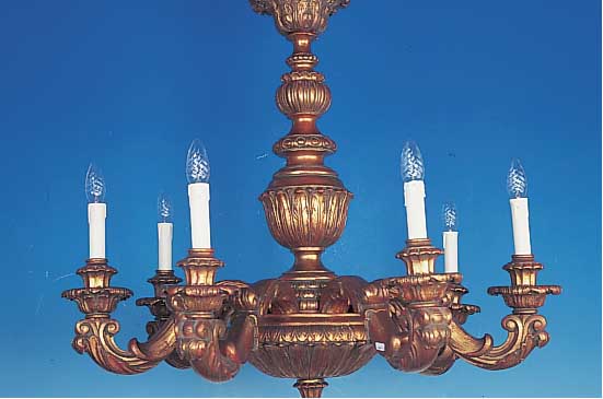 Große Lampe, deutsch, um 1900/20, Holz, reich verziert, alte Vergoldung, H.80cm D. 85 cm, 7 Brennstellen